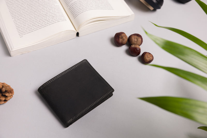 Personalised Black Leather Wallet – Bifold Hunter Style with Coin Pocket & RFID