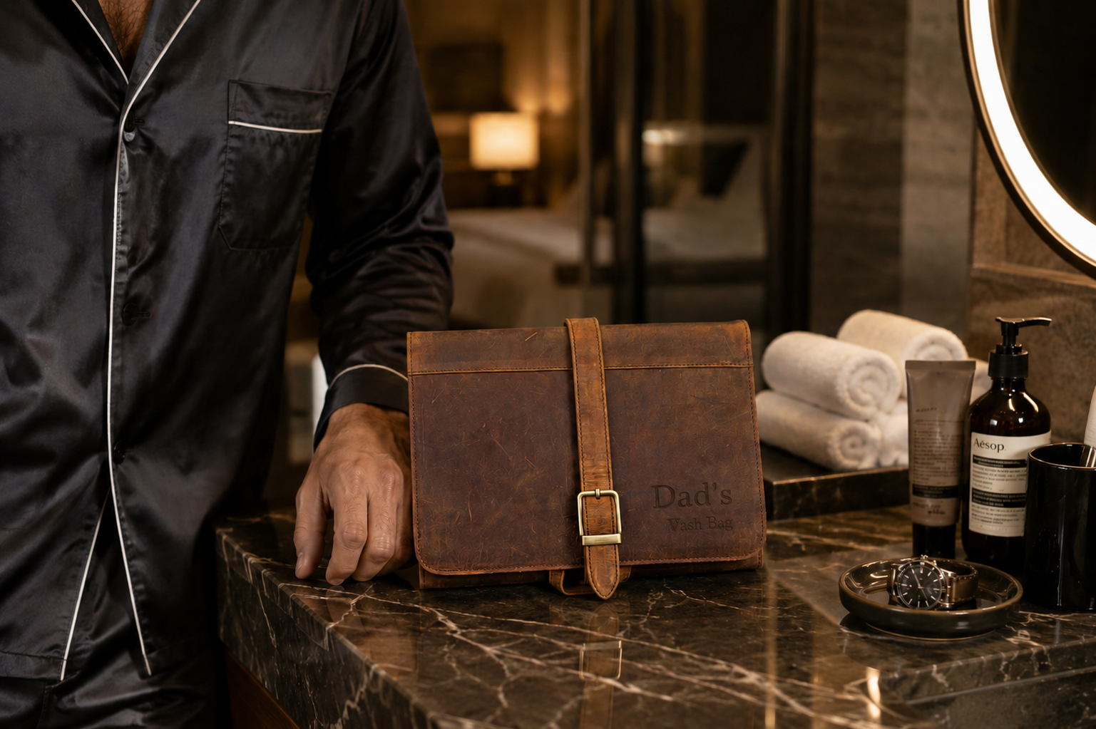 Personalised Brown Leather Hanging Wash Bag – Engraved Travel Toiletry Case