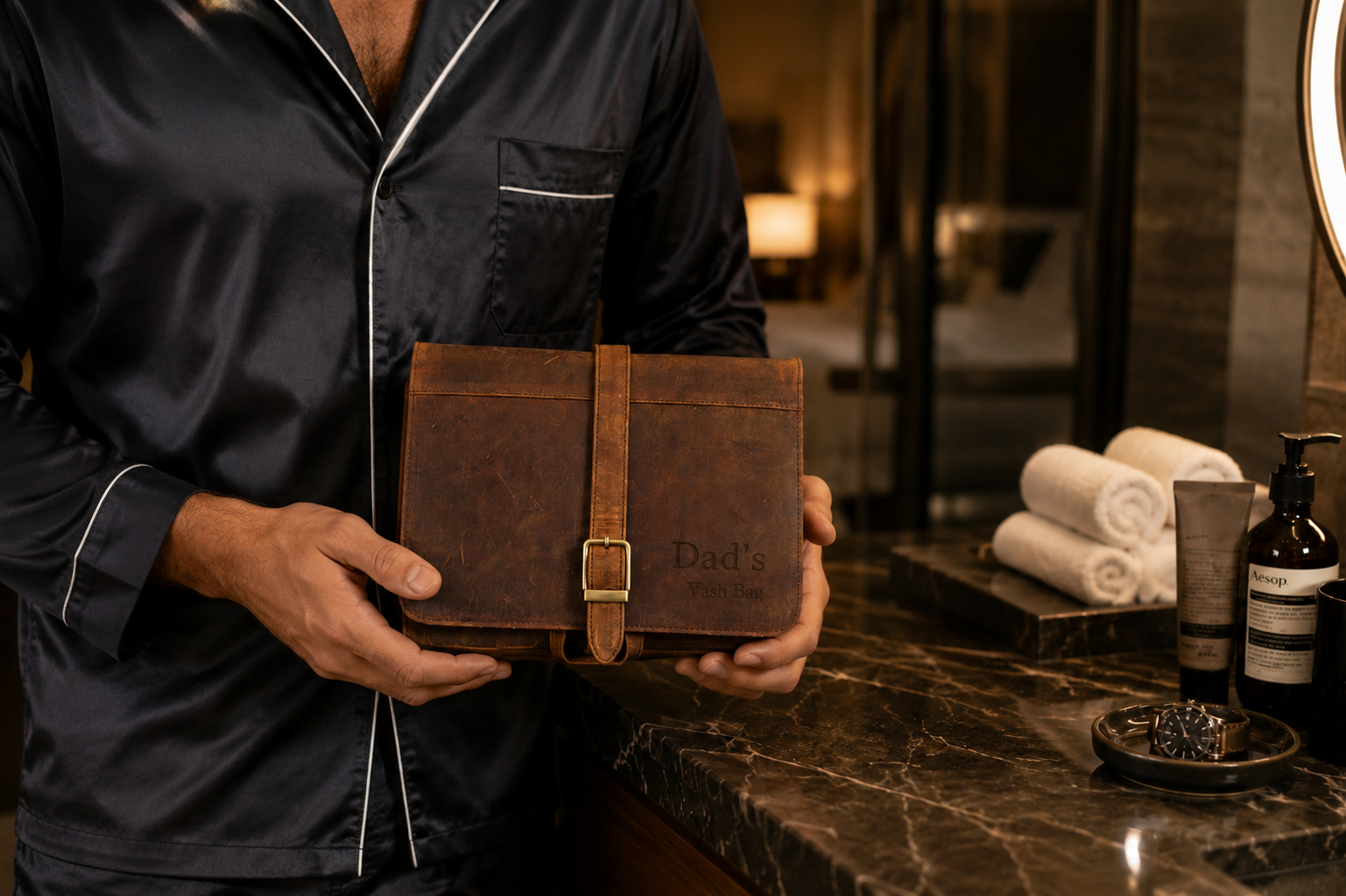 Personalised Brown Leather Hanging Wash Bag – Engraved Travel Toiletry Case