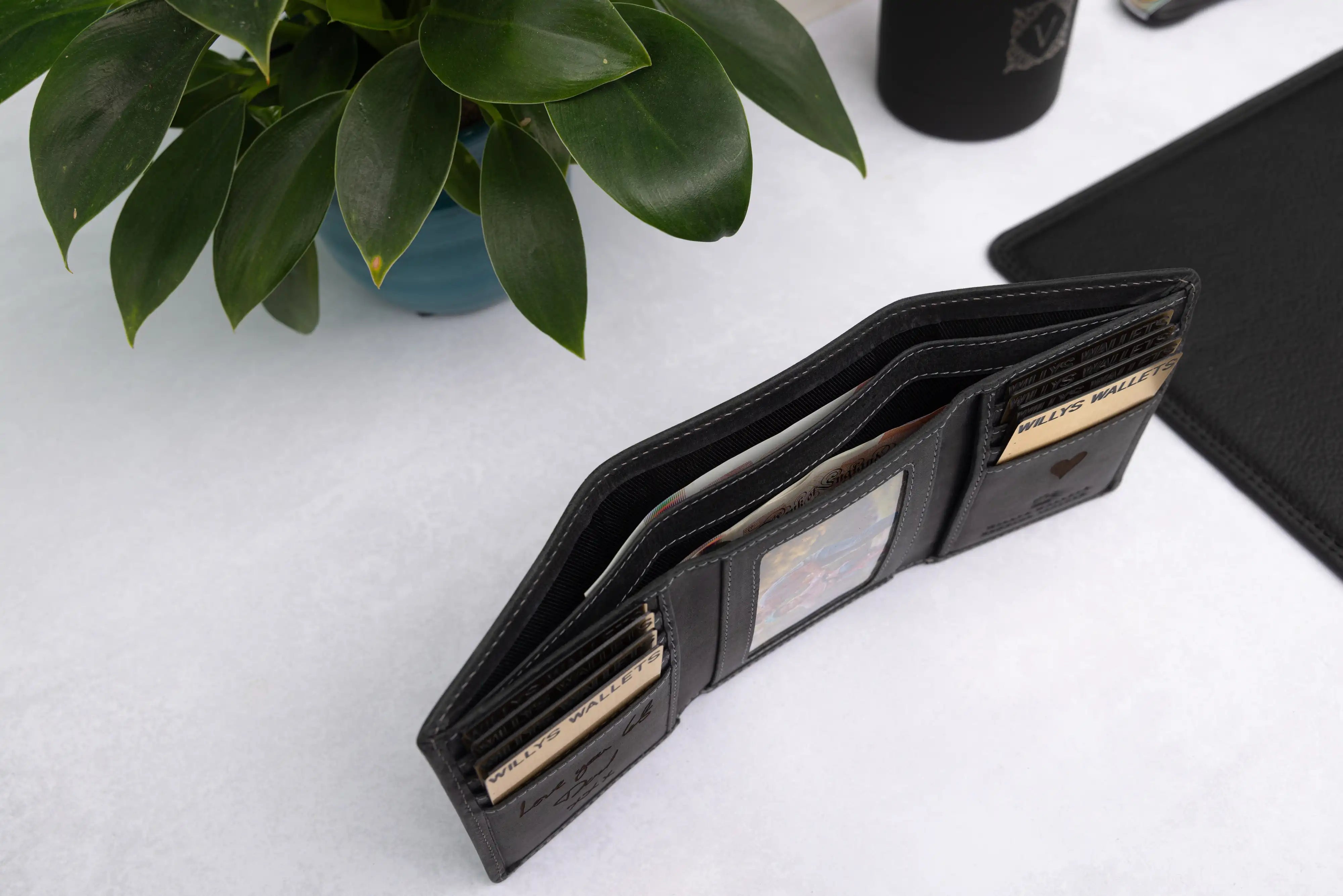 Personalised Black Hunter Leather Wallet – Trifold RFID Wallet for Men