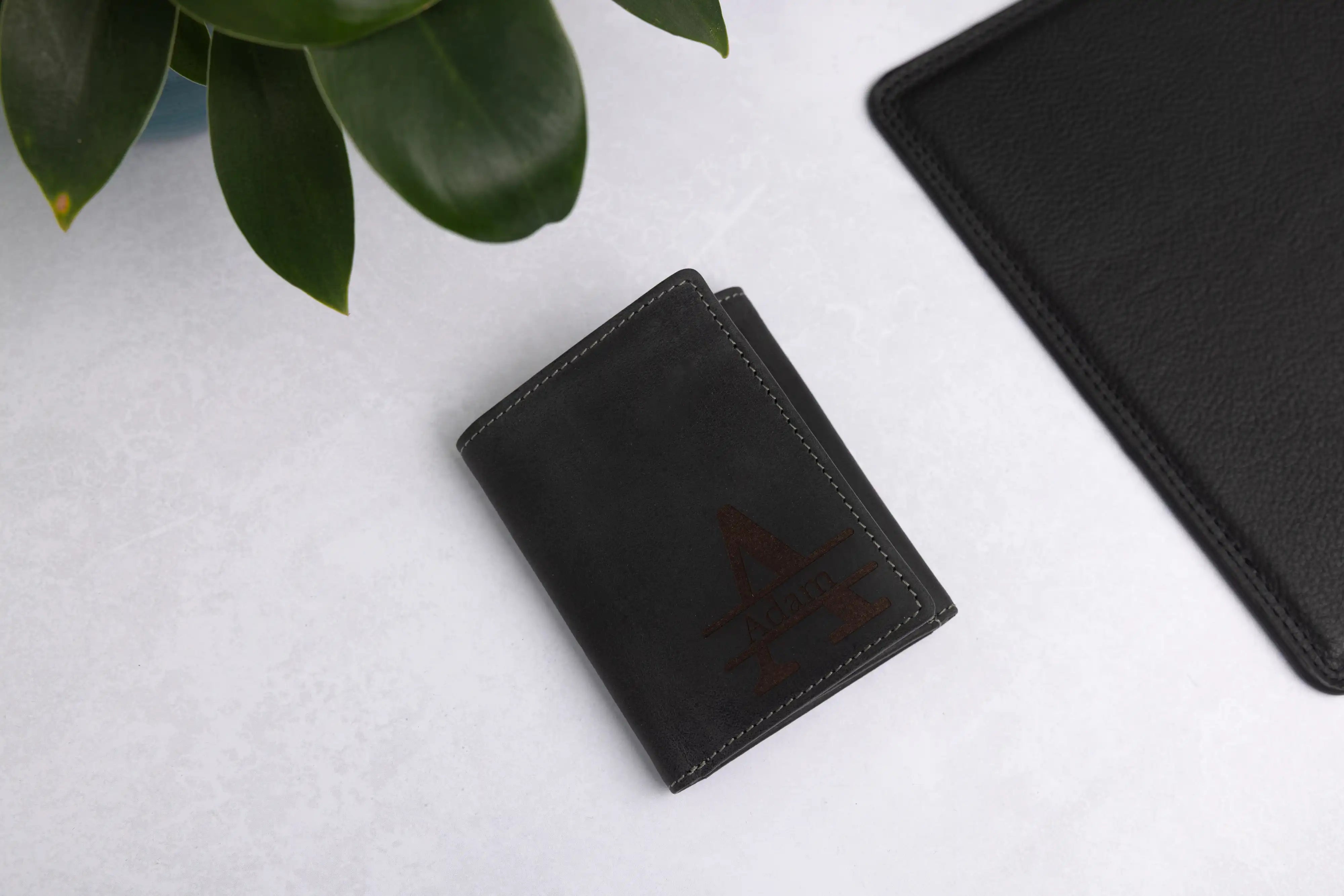 Personalised Black Hunter Leather Wallet – Trifold RFID Wallet for Men
