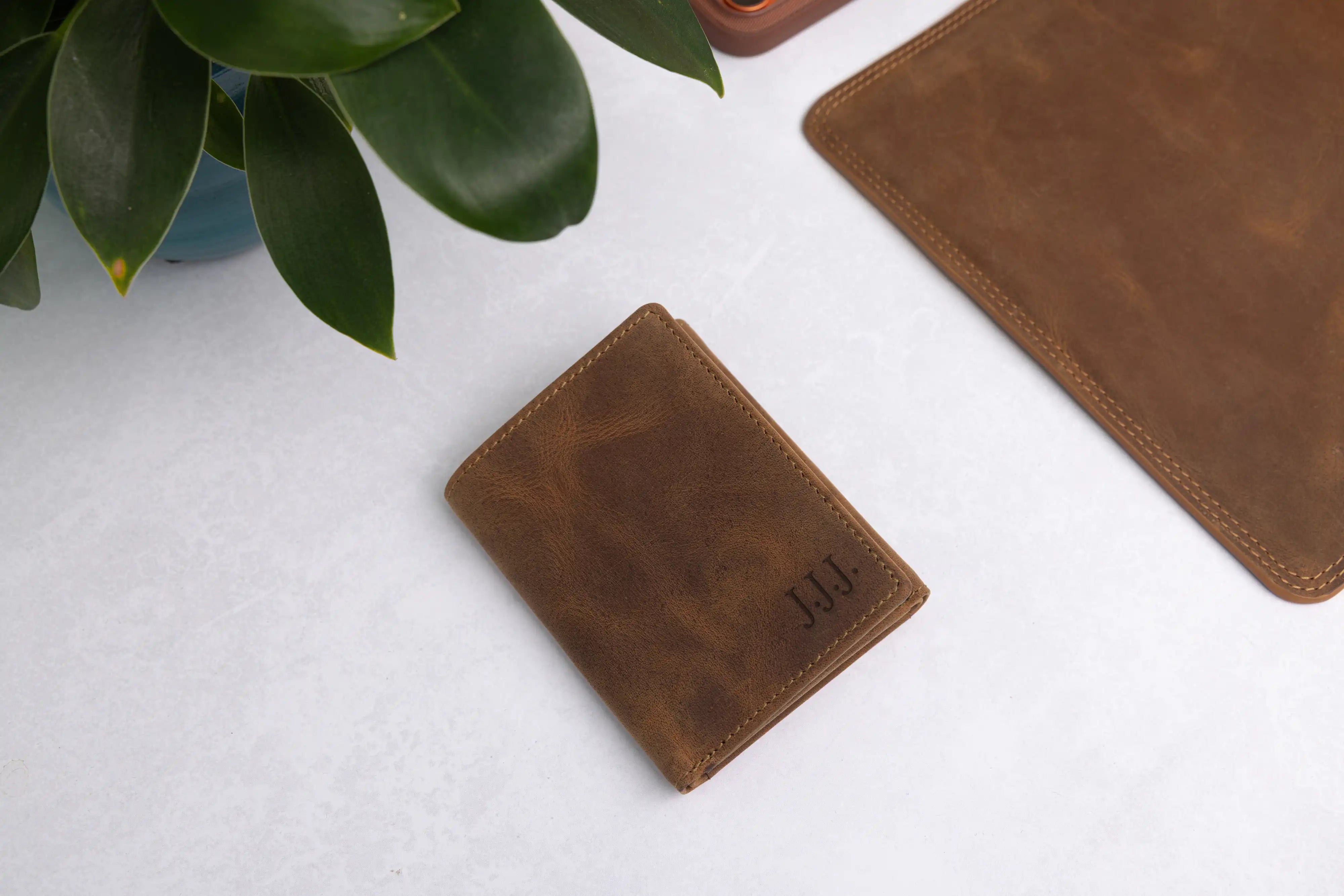 Personalised Rustic Brown Leather Wallet – Trifold RFID Wallet for Men