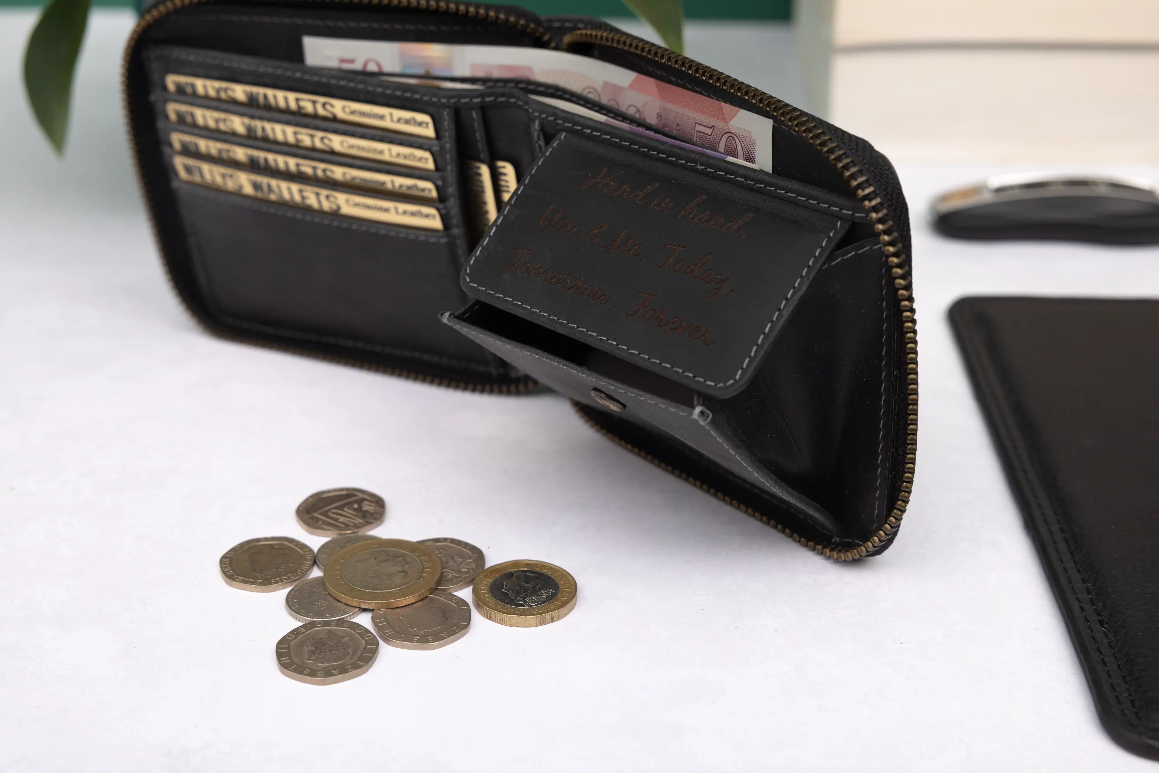 Personalised Black Hunter Leather Wallet – Bifold Zip-Around RFID Wallet