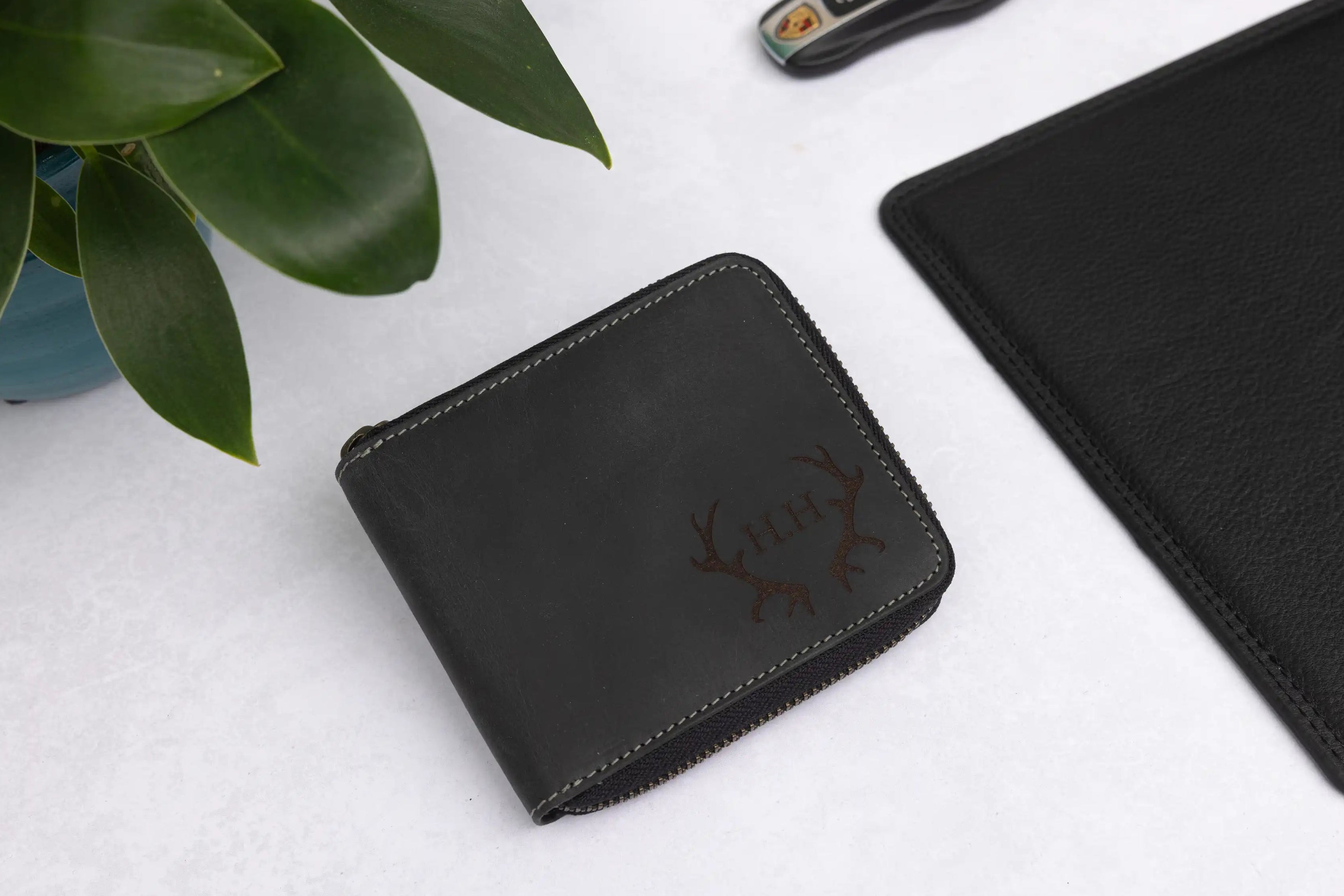 Personalised Black Hunter Leather Wallet – Bifold Zip-Around RFID Wallet
