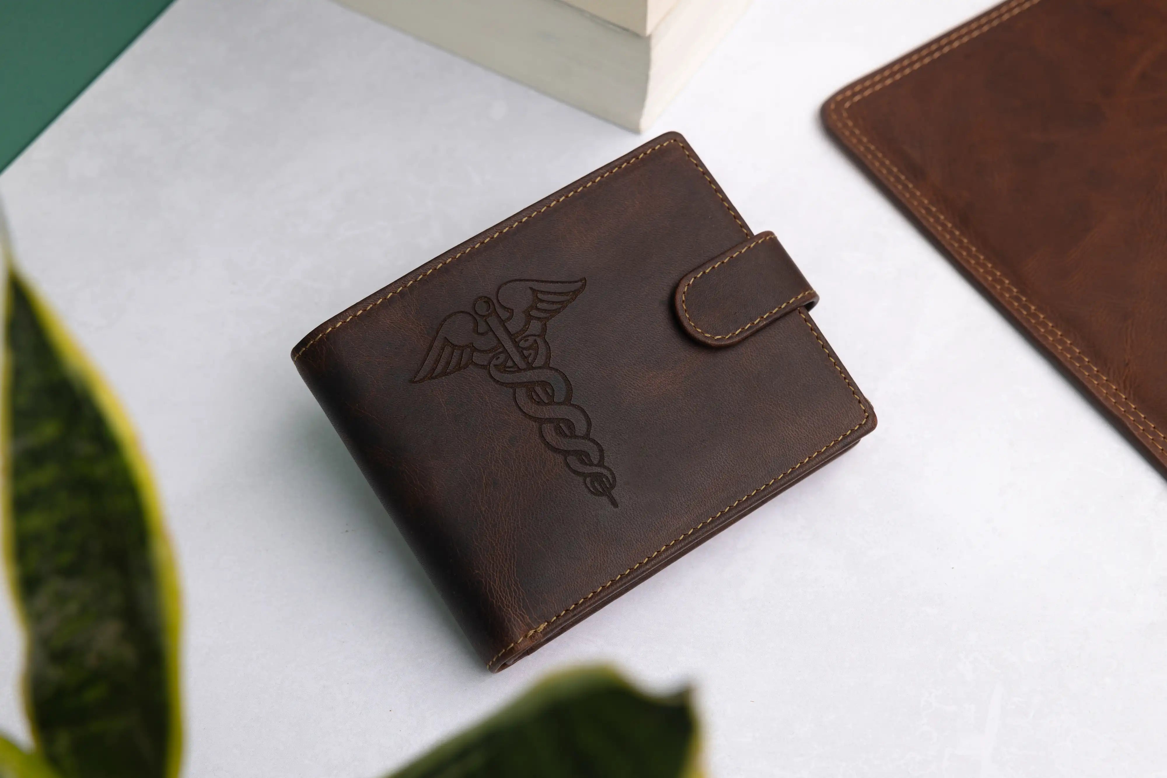 Personalised High-Capacity Brown Hunter Leather Wallet – Bifold RFID Wallet for Men