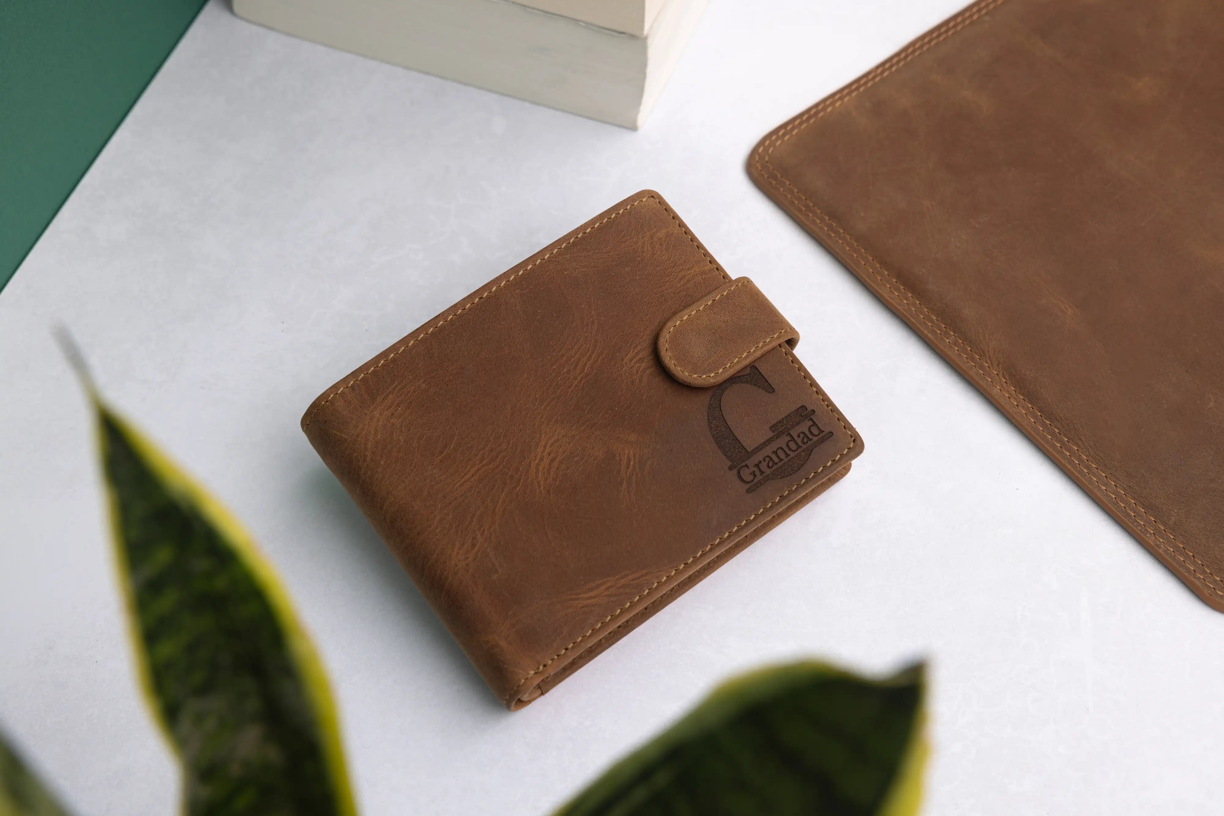 Personalised High-Capacity Rustic Brown Hunter Leather Wallet – Bifold RFID Wallet for Men