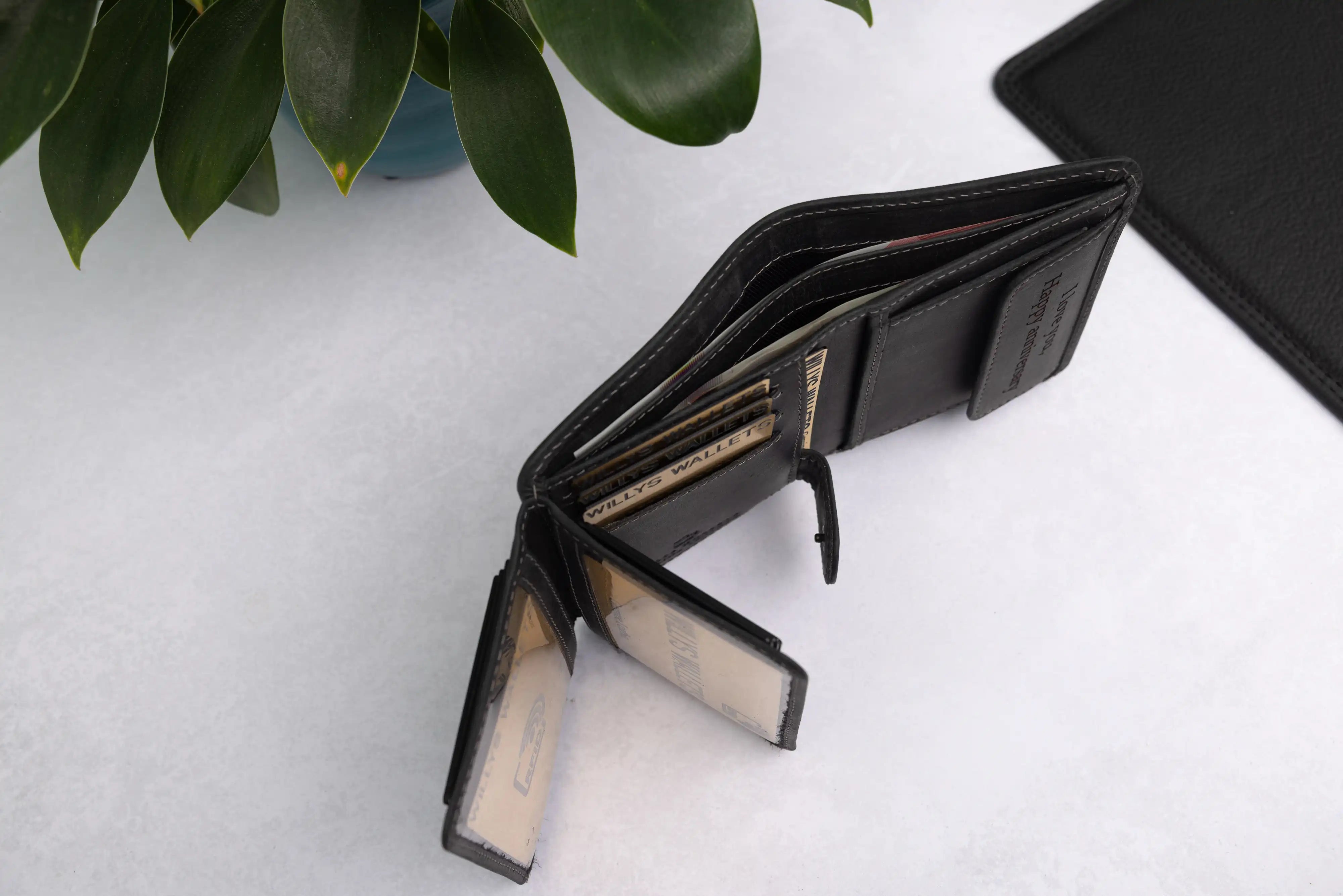 Personalised Black Hunter Leather Wallet – Trifold RFID Wallet for Men