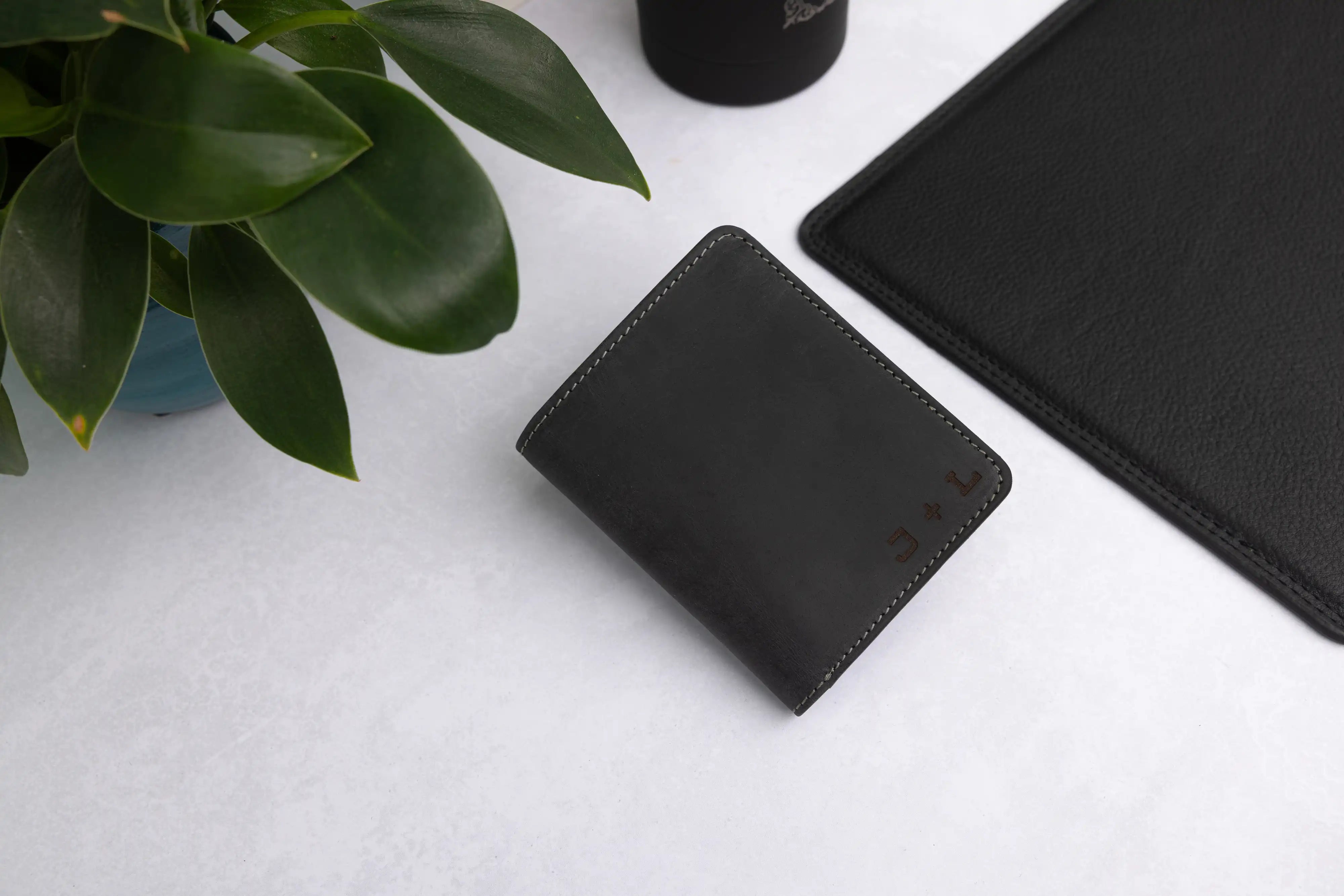 Personalised Black Hunter Leather Wallet – Trifold RFID Wallet for Men