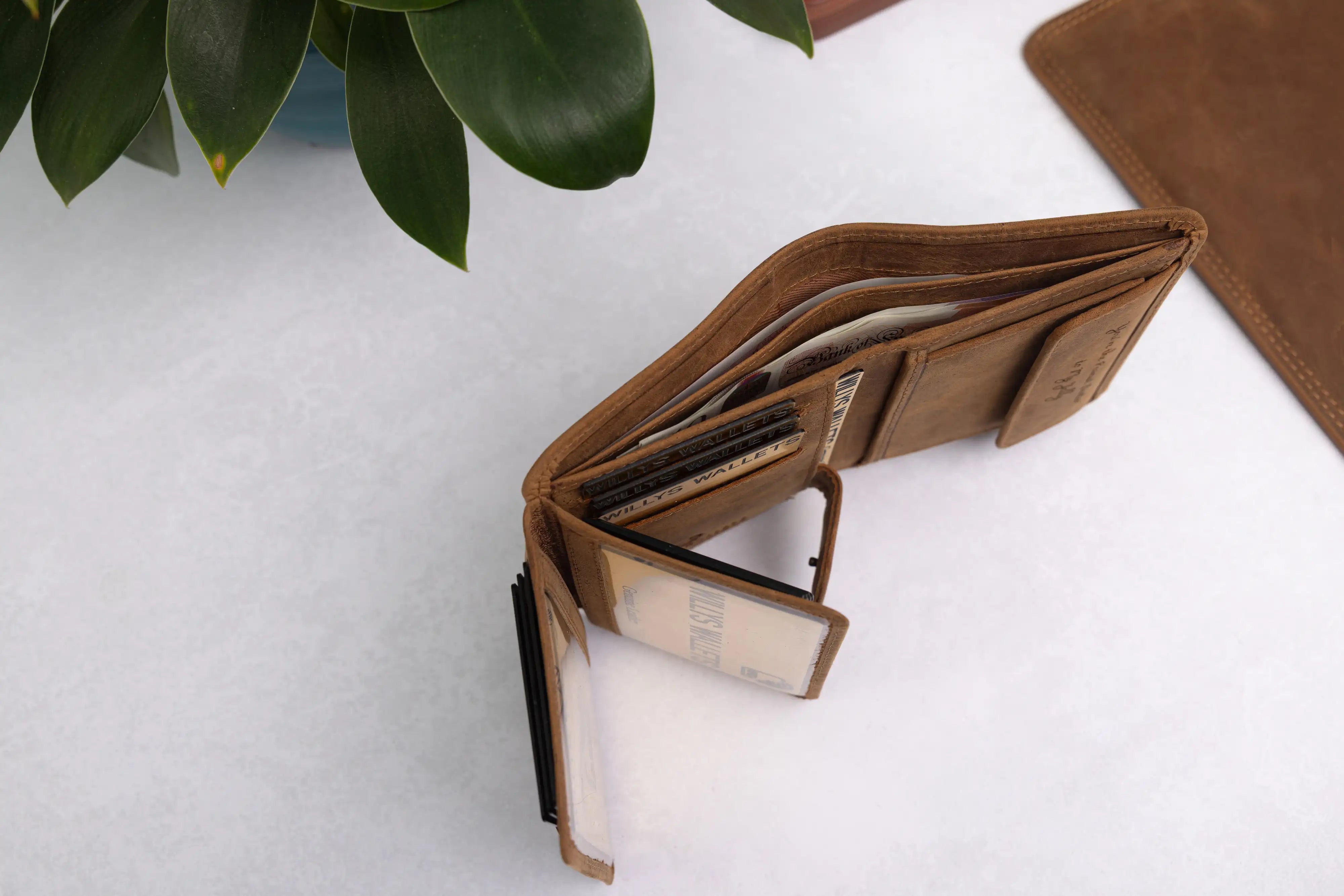 Personalised Rustic Brown Leather Wallet – Trifold RFID Wallet for Men