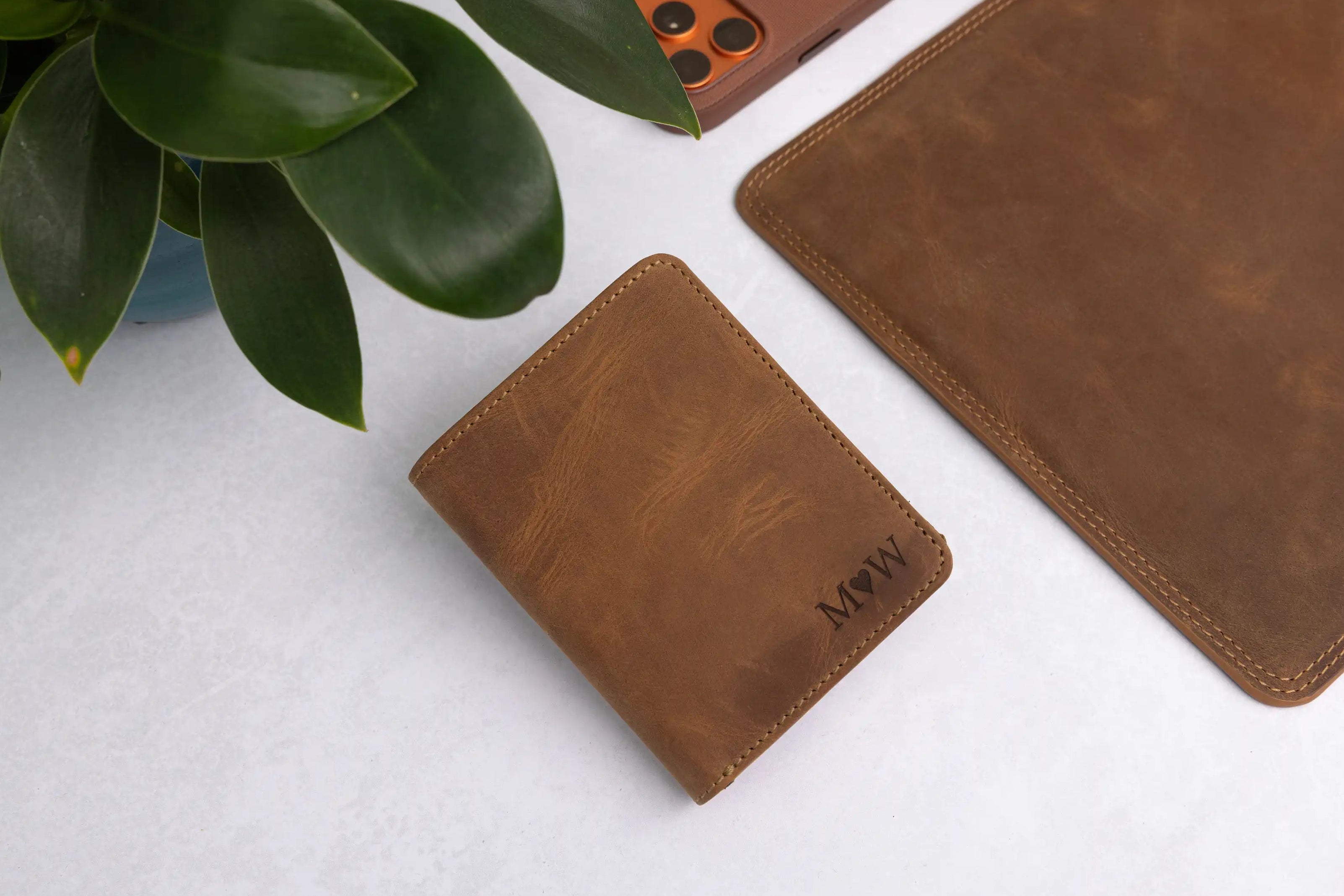 Personalised Rustic Brown Leather Wallet – Trifold RFID Wallet for Men