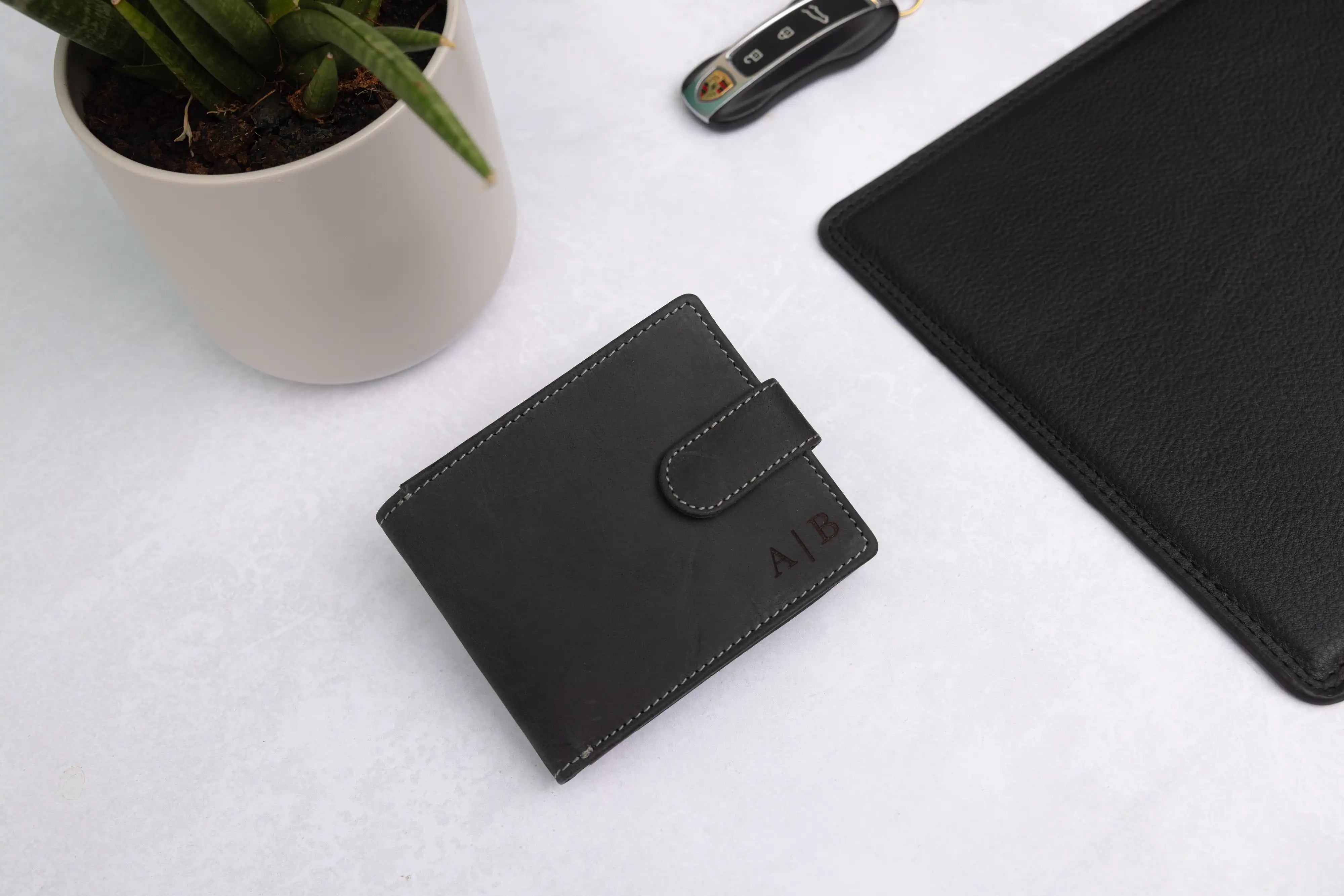 Personalised Black Hunter Leather Wallet – Bifold with Large Zip Coin Pocket