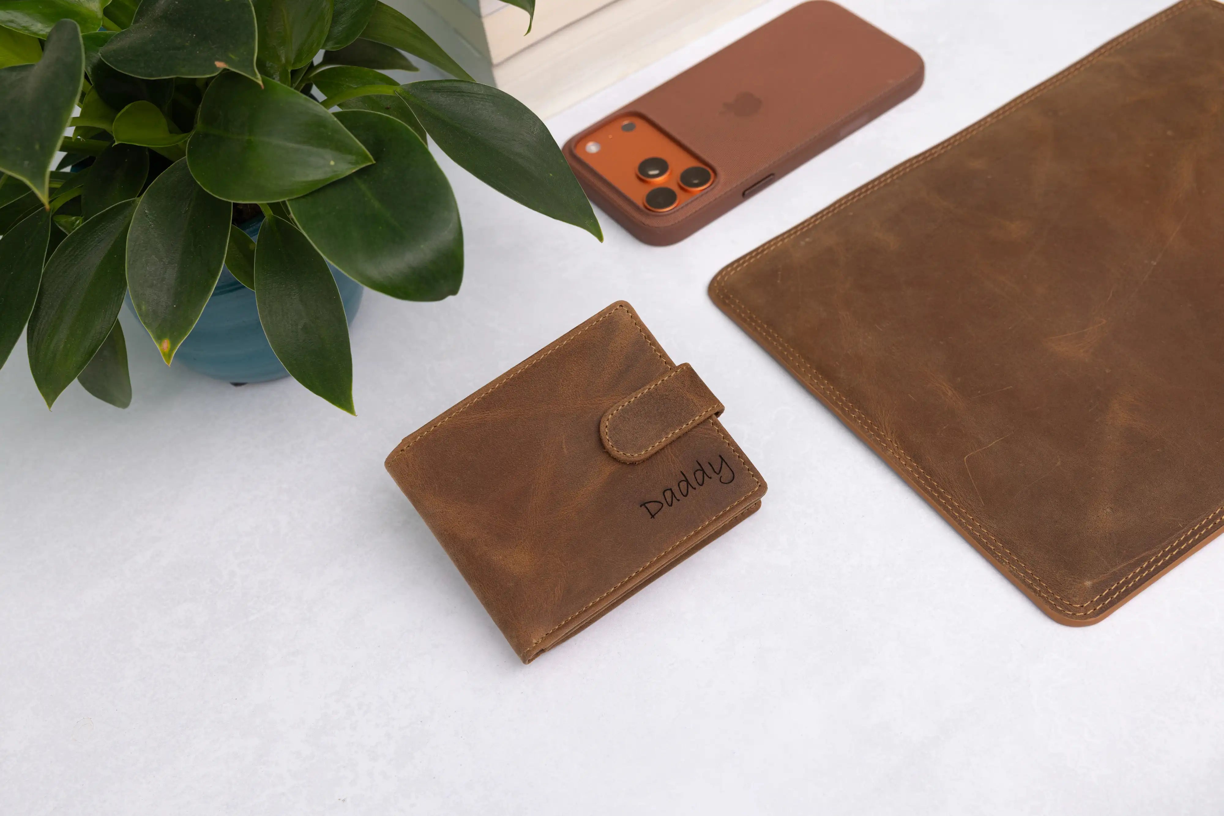 Personalised Rustic Brown Leather Wallet – Bifold with Large Zip Coin Pocket