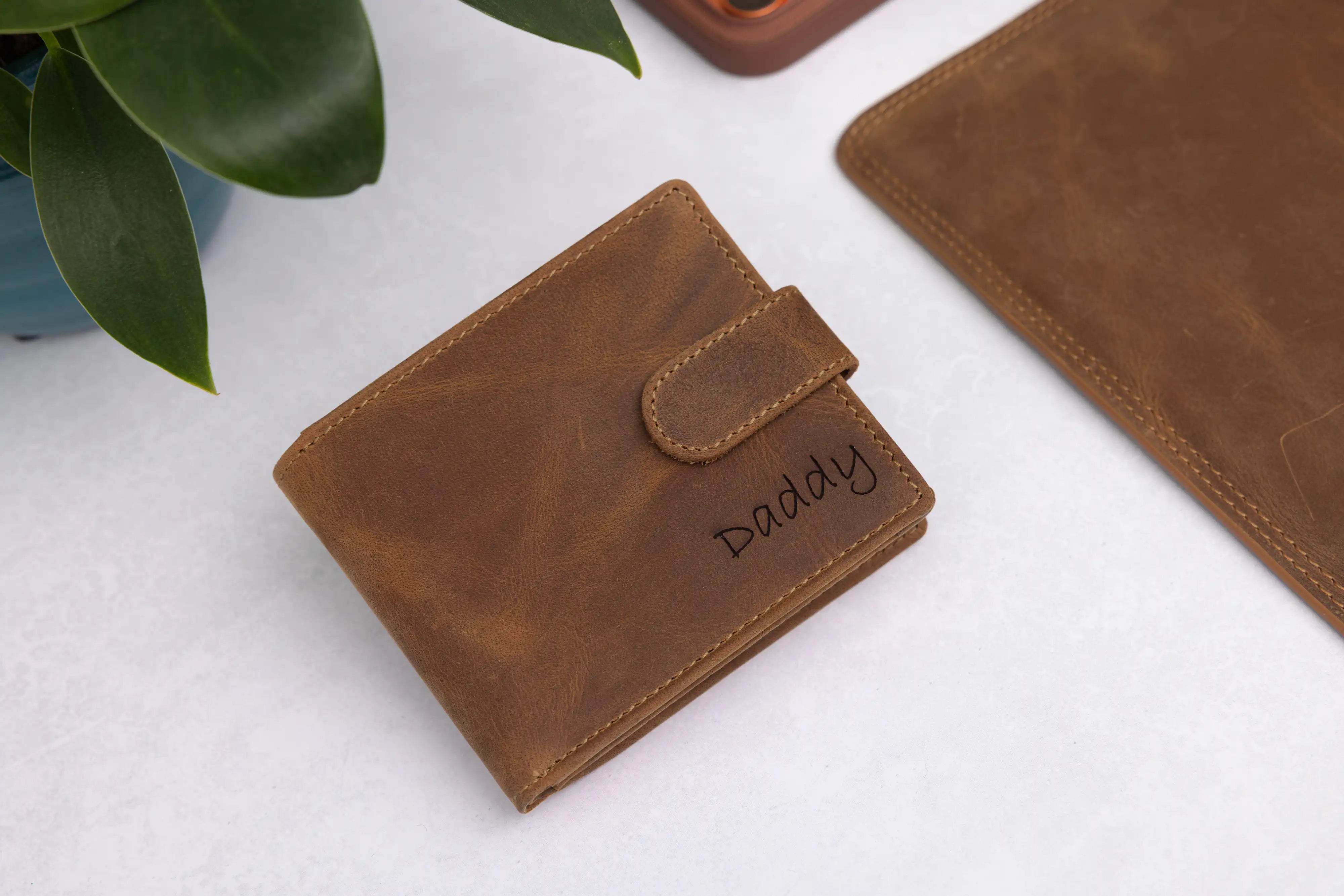 Personalised Rustic Brown Leather Wallet – Bifold with Large Zip Coin Pocket