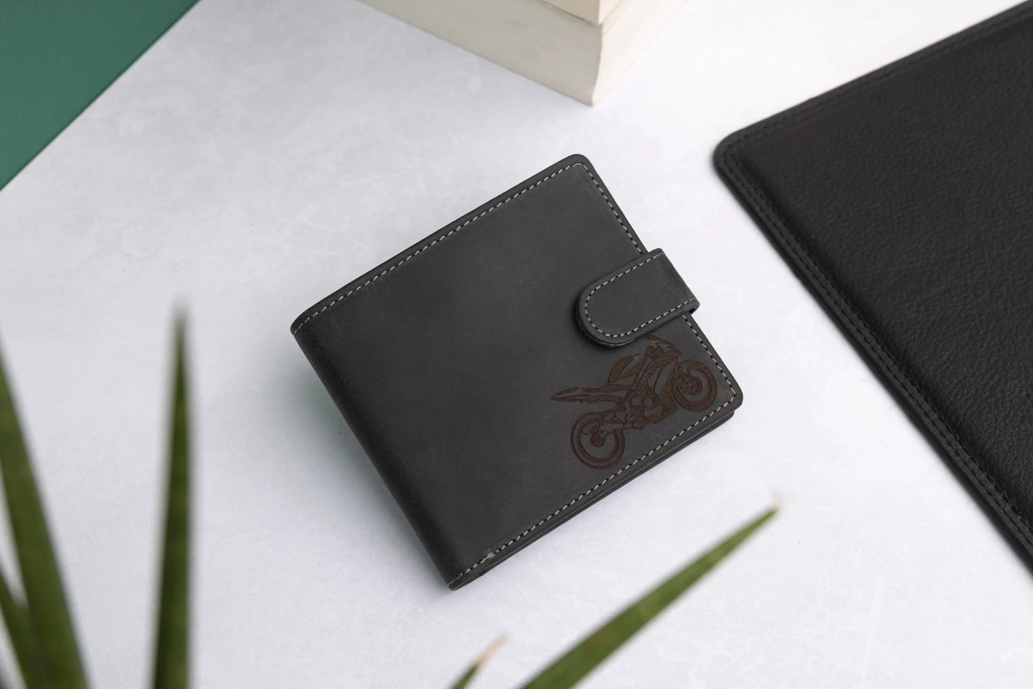 Personalised Black Hunter Leather Wallet – Bifold with Coin Pocket & RFID Protection
