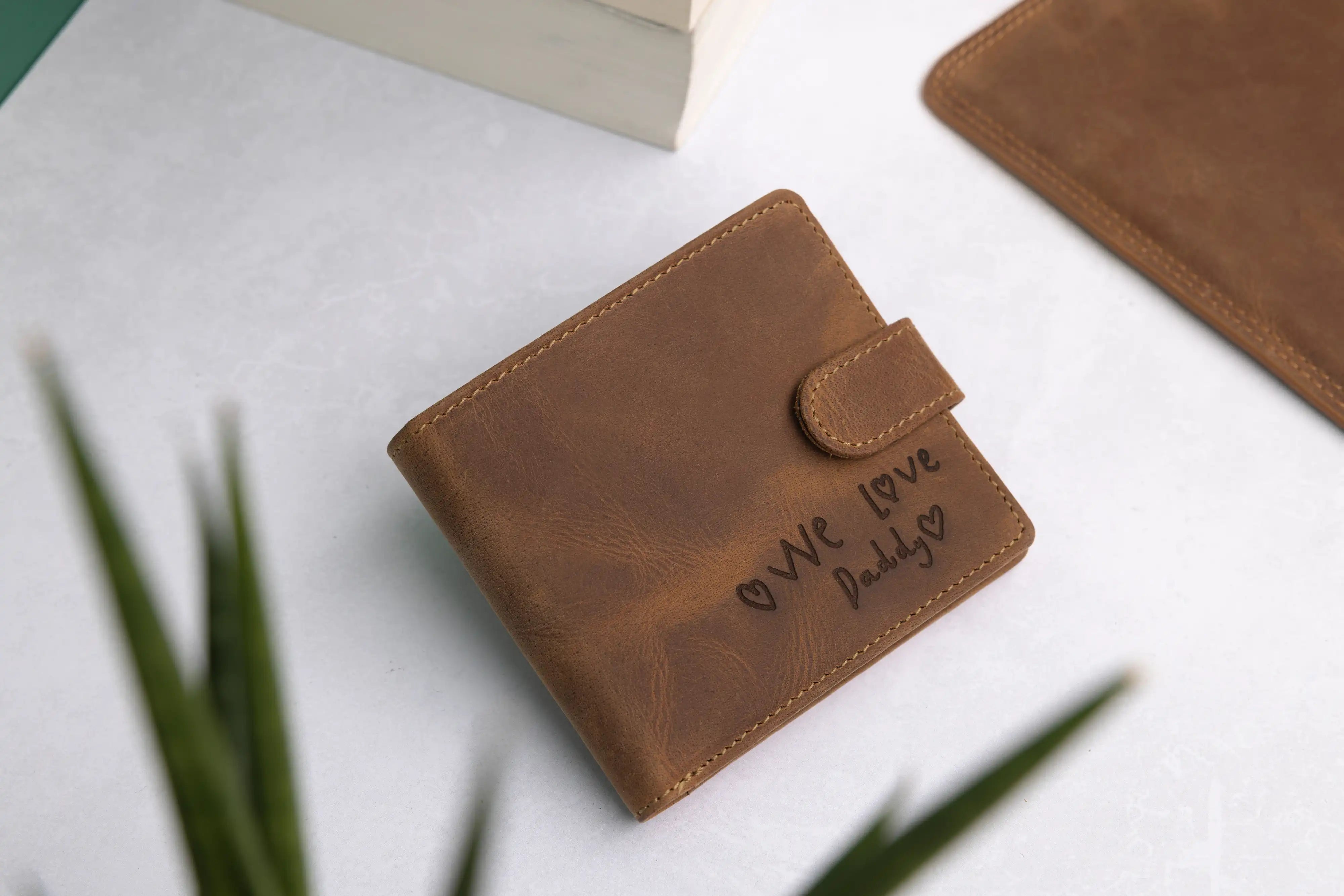 Personalised Rustic Brown Leather Wallet – Bifold with Coin Pocket & RFID Protection