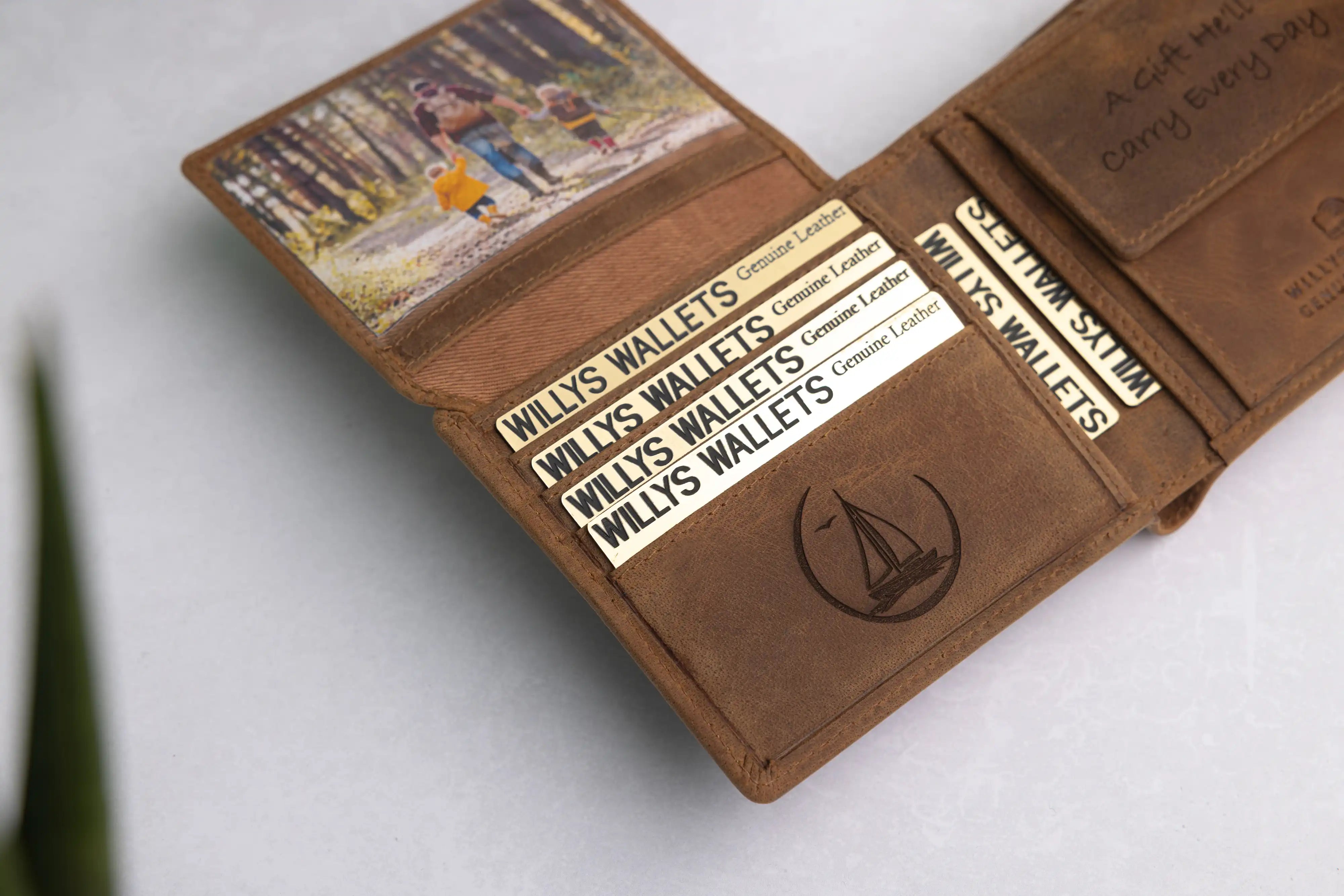 Personalised Rustic Brown Leather Wallet – Bifold with Coin Pocket & RFID Protection
