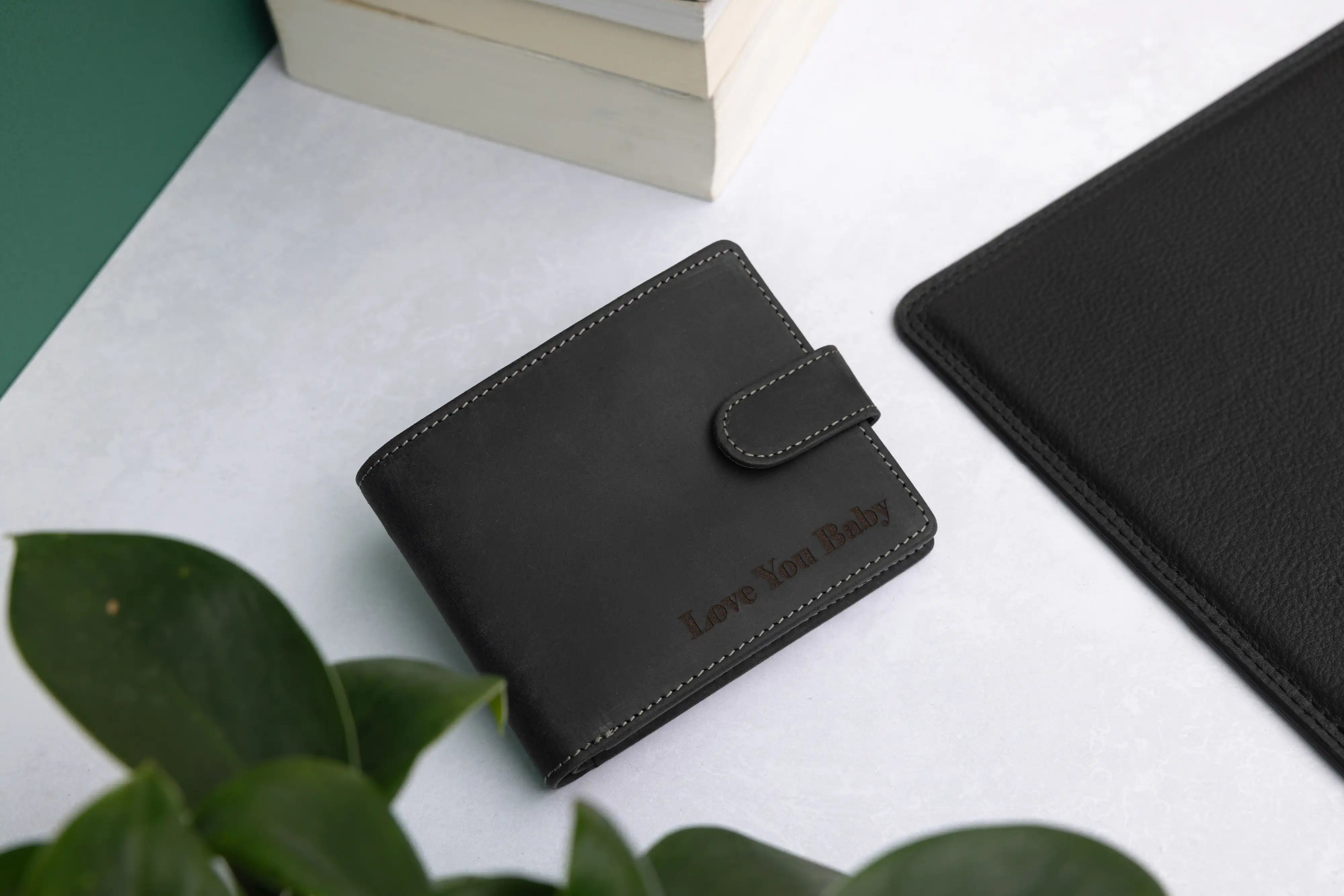 Personalised Black Hunter Leather Wallet – Bifold with Card Holder Slots & RFID Protection