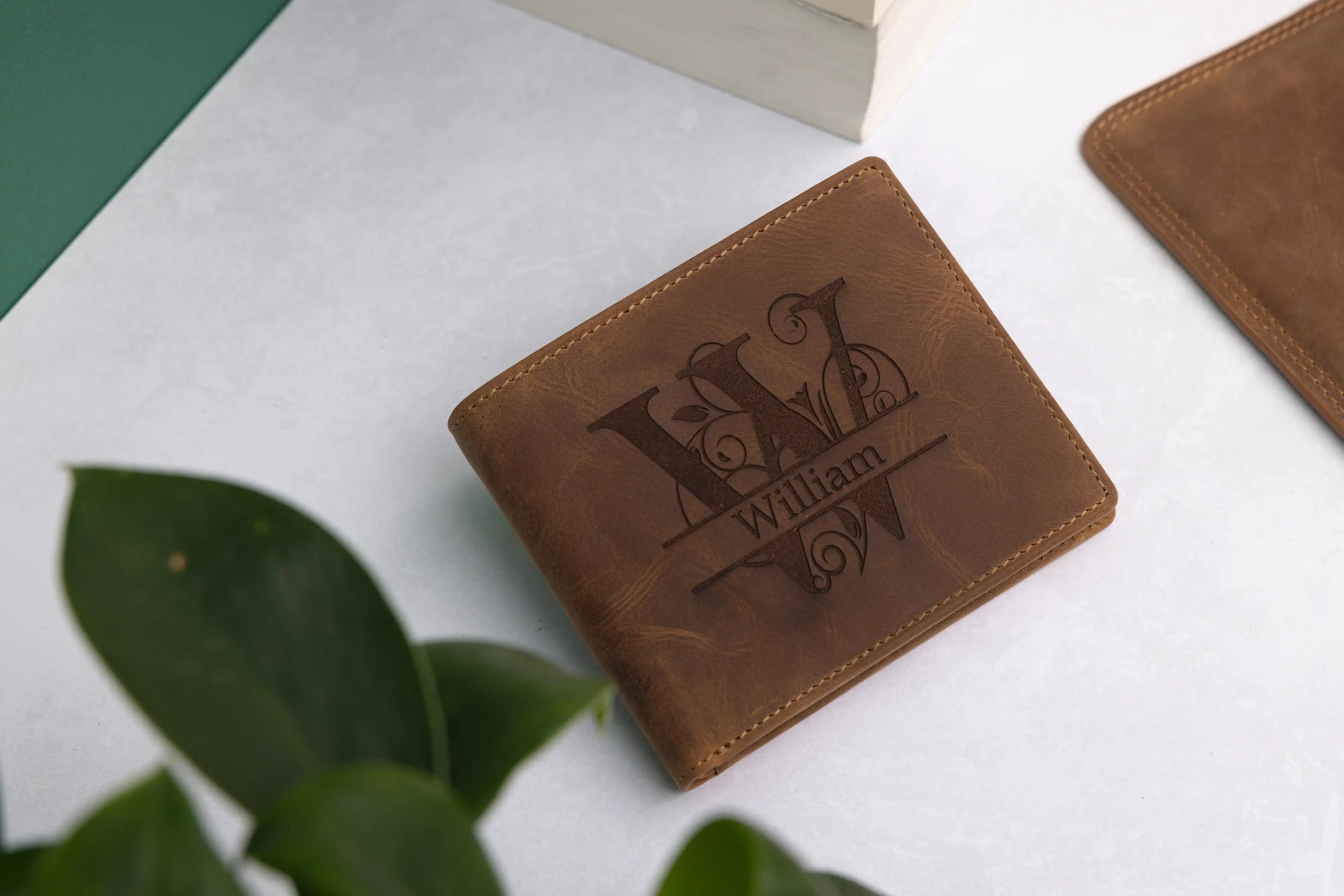 Personalised Rustic Brown Leather Wallet – Bifold with Zip Coin Pocket & RFID Protection